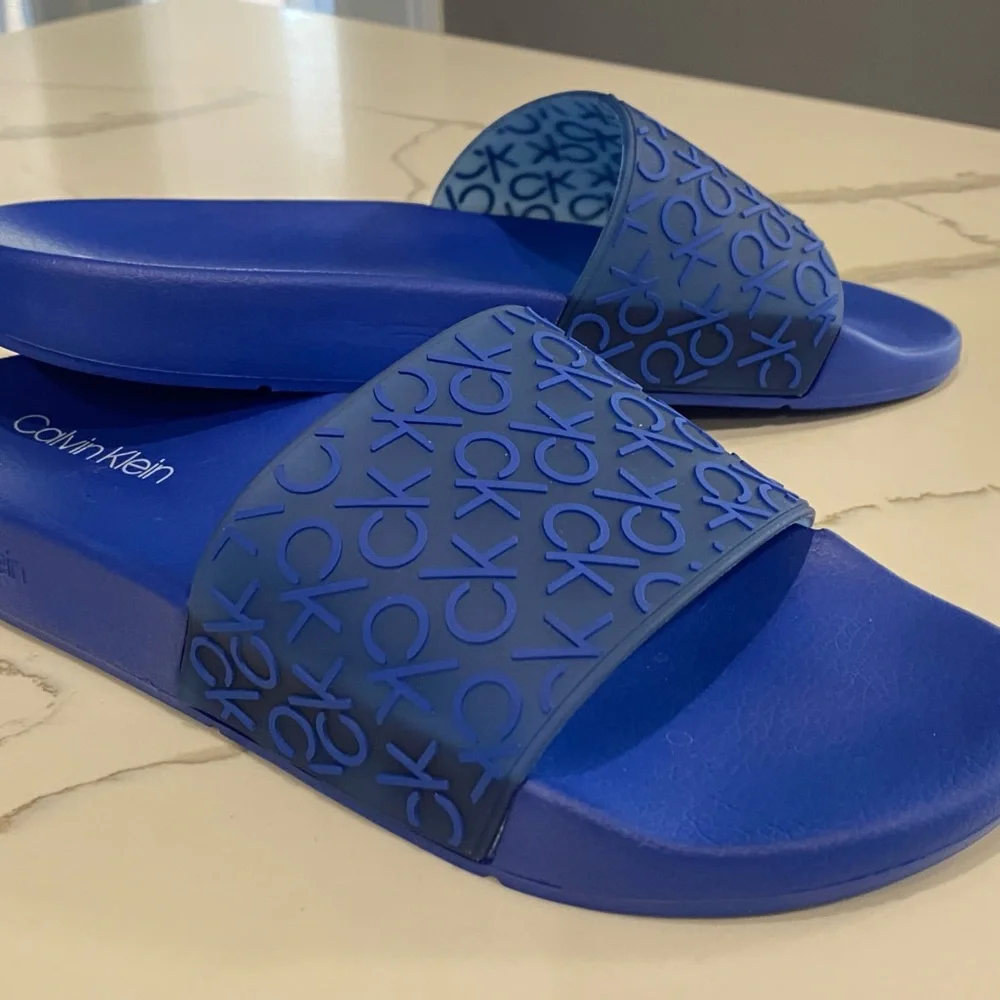 CALVIN KLEIN ALVA AUTHENTIC Mens size 9 Blue CLEAR SLIP ON SLIDES SANDALS